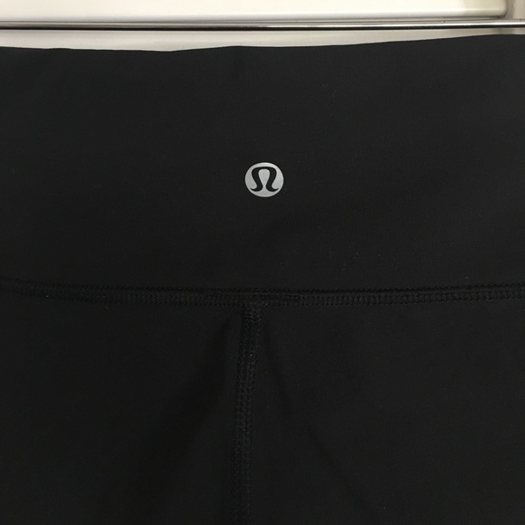 Lululemon Wunder Under Mid-Rise Capri. - Picture 6 of 7
